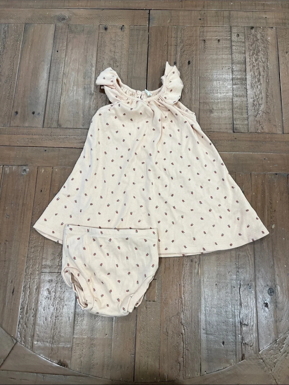 Quincy Mae ribbed strawberry print ruffle collar dress 2-3 years play condition